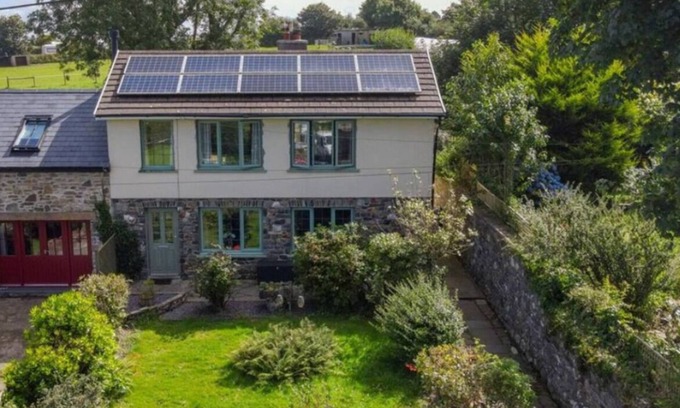 Croesgoch Casa | Carreg Yr Onnen - Entire House within Pembrokeshire National Park (Dog Friendly)