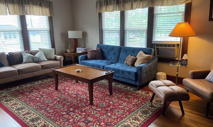 Wyandotte Apartamento | Carriage House:Your Cozy Summer Base in the Heart of Wyandotte