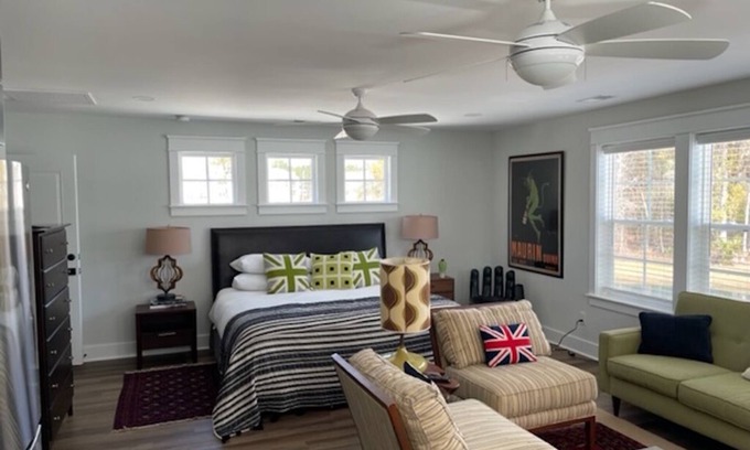 Mount Pleasant Casa | Carriage House with View