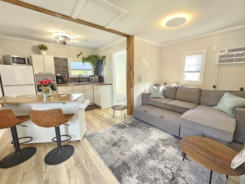 Rutland Casa | Carriage house with hot tub close to Ski Hill and Wineries