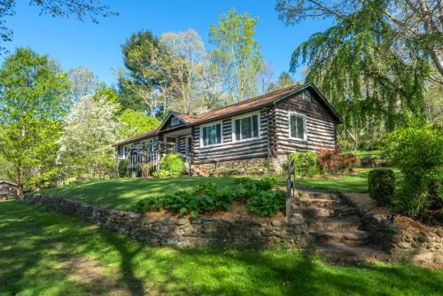 Black Mountain Casa | Carrie's Escape