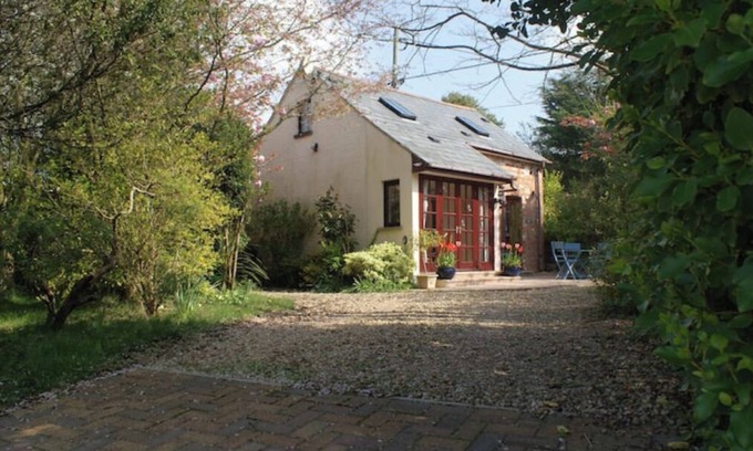 Brighstone Cabaña | Carriers Stable - Country cottage, Great ferry discounts.