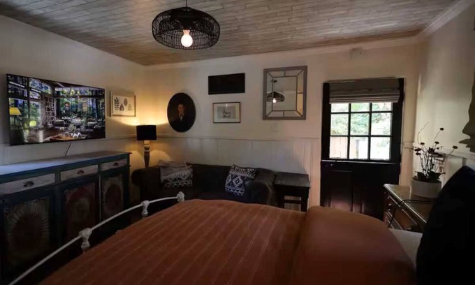 Tahquitz River Estates Complejo | Carrington Cottage @ 420 Shiloh LGBTA Pet friendly Sanctuary with Soul