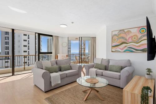 Main Beach Apartamento | Carrington Family Beach Getaway - Ocean View, WiFi