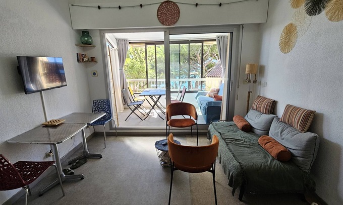 Martigues Apartamento | Carro duplex with feet in the water and head in the pines