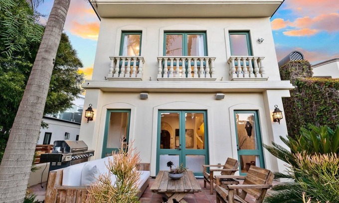 Venice Canals Villa | Carroll Canal - European-Inspired Venice Canal Villa