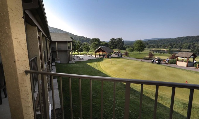 Fairfield Apartamento | Carroll Valley Escape | King Room w/ Golf Views