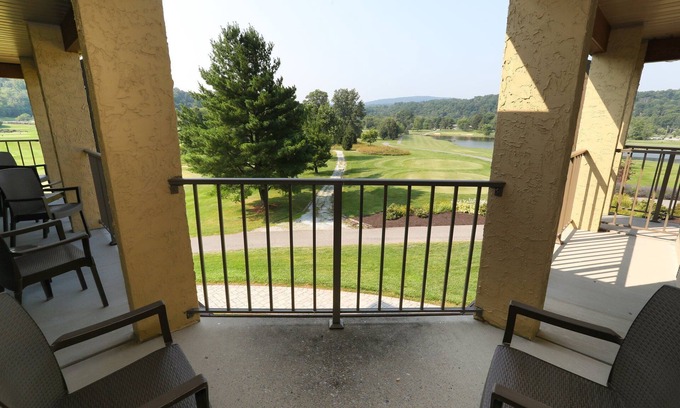 Fairfield Apartamento | Carroll Valley Retreat | King Deluxe + Pool & Golf