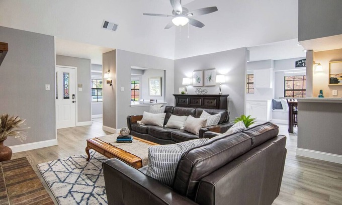 Northeast Carrollton Casa | Carrollton Retreat – Pet-Friendly, Sleeps 8!