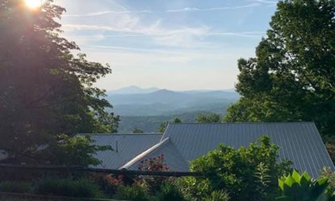 Dahlonega Casa | Carson's Run on Cedar Mountain--Cozy retreat with spectacular mountain views.