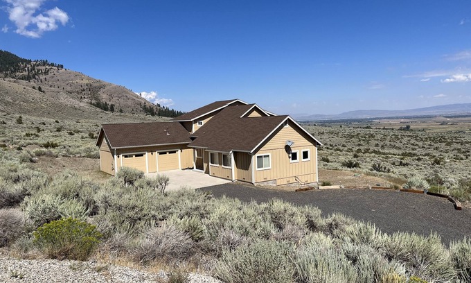 Mesa Vista Cabina | Carson-Tahoe Sunrise Lodge New short term rental byTahoe, Kirkwood, Carson City