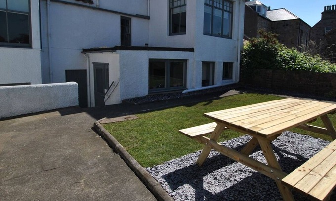 Anstruther Casa | Carstairs House- fabulous family home by the sea