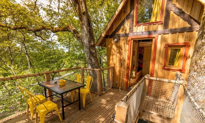 Lamothe-Fenelon Cabina | Cartoon hut with spa in the trees