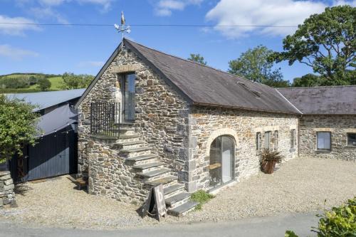 Carmarthen Casa | Cartws at Pentrecelyn - styilish barn conversion with large kitchen and outdoor space