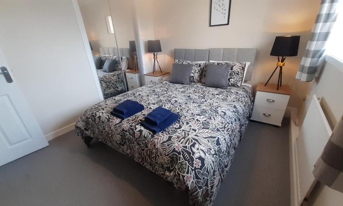 Rosyth Apartamento | Carvetii - Clark House - Spacious ground floor flat