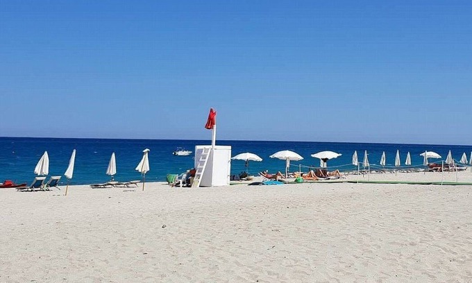 Santa Caterina Dello Ionio Marina Casa | Casa Iorana D: A characteristic and welcoming apartment located right on the beach, with Free WI-FI.