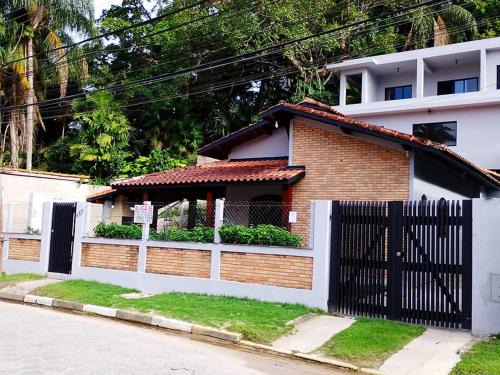 Toninhas Casa | Casa 157 - 150 metros da praia das Toninhas, ideal para 6 a 8 pessoas, aceita pets