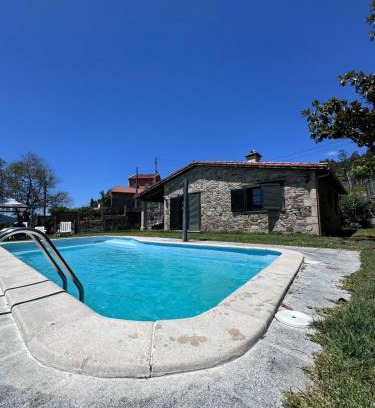 Mondariz Casa | Casa 2 habitaciones con piscina y cenador al aire libre