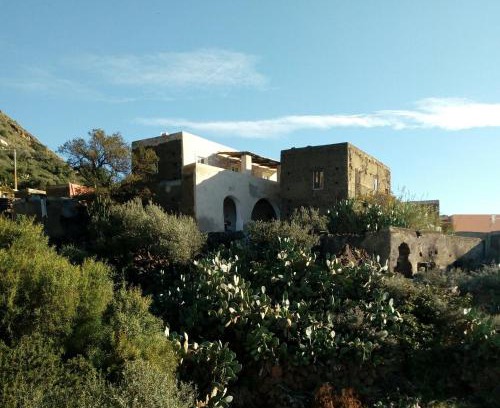Alicudi Porto Cama Y Desayuno | casa 3 archi