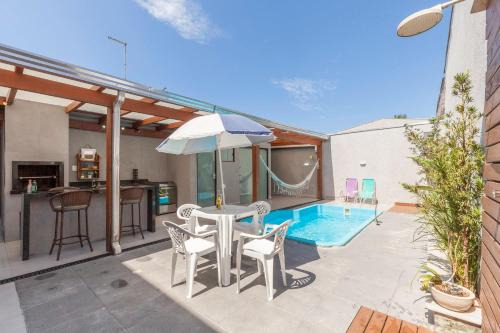 Matinhos Casa | Casa a 700m da Praia com Piscina Aquecida e Churrasqueira