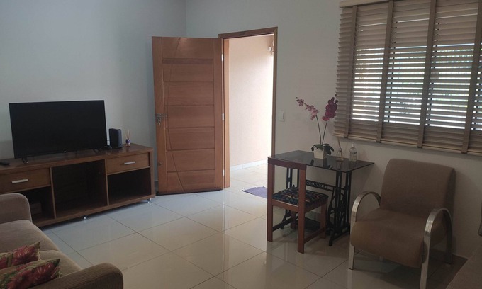 Londrina Casa | Casa Aconchegante I - Perto da UEL e shopping.