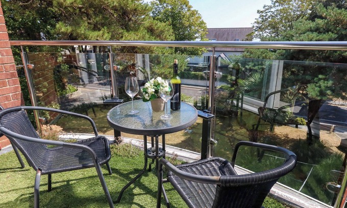Sandbanks Cabaña | CASA AL MARE, pet friendly, character holiday cottage in Sandbanks