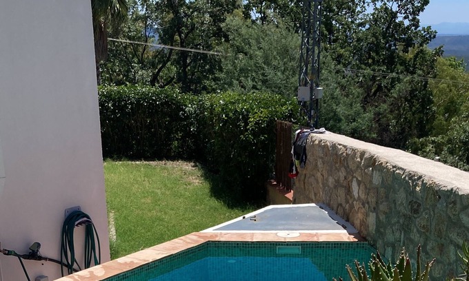 Poyales del Hoyo Chalet De Esquí | Casa al Sur de Gredos. Disfruta de una Espacio Acogedor y de un Entorno Único