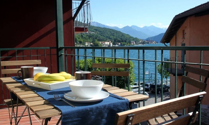 Acquaseria Apartamento | Casa Alba, centro de la ciudad Apartamento con un hermoso balcón y vistas al lago, capacidad para 4 personas
