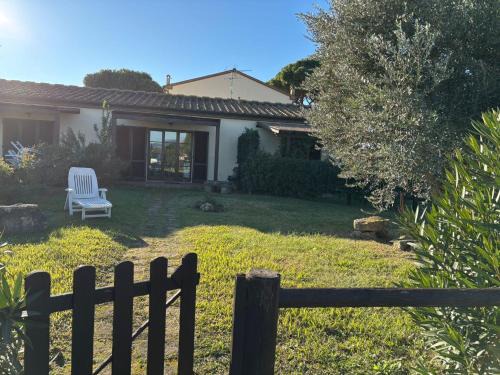 Cecina Apartamento | Casa "Ale" con piscina comune e bellissimo giardino a 5 minuti dal mare