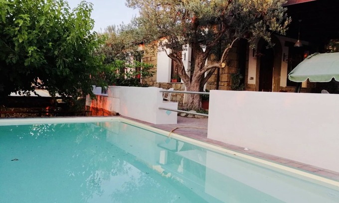 Capo d'Orlando Casa | Casa Ale, en las colinas a 5 minutos del mar con una pequeña piscina.