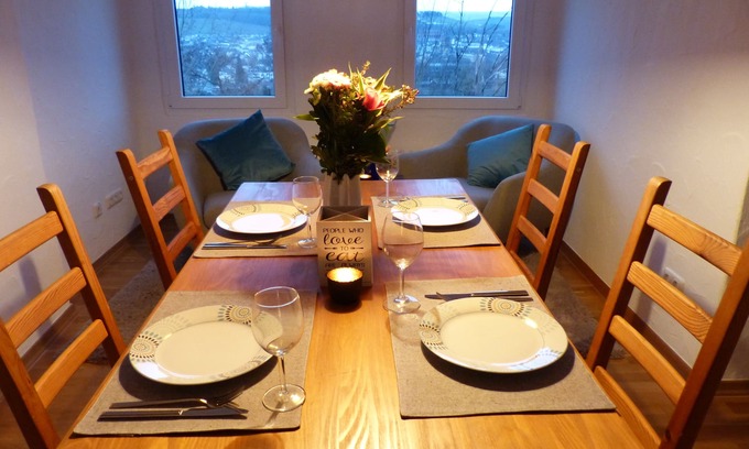 Trier-West/Pallien Casa | Casa Alexander, casa de la ciudad con una vista de ensueño de Trier, cerca de la naturaleza, a 10 minutos de la ciudad