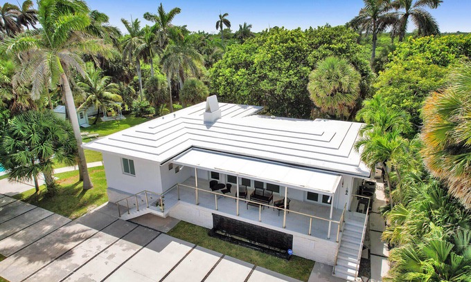 Birch Park Finger Streets Casa | Casa Alinna☀️HEATED Pool-Spacious Private Fort Lauderdale Beach House Kayak/Park