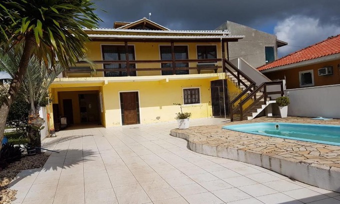 Rio Vermelho Norte Casa | Casa Amarela com Piscina
