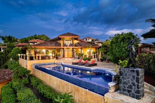 Playa Hermosa Casa | Casa Amarilla