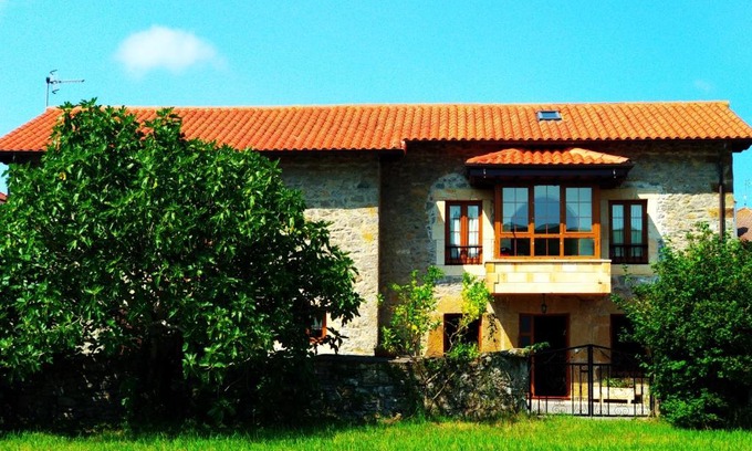Ajo Casa | CASA AMPLIA CON JARDÍN Y APARCAMIENTO G-100147