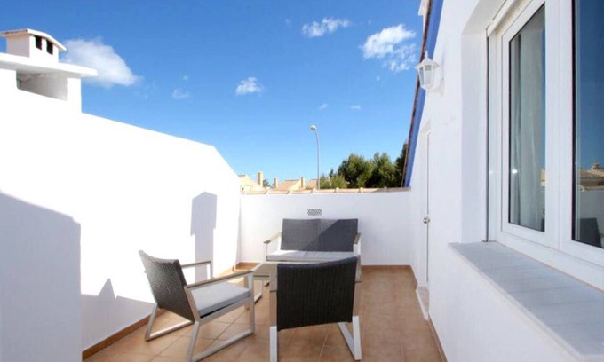 Vergel Casa | Casa Ana, cerca la playa, para familias, admiten perros, Clima, wifi, 2 baños
