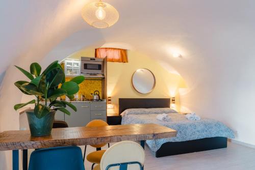 Assenza Apartamento | Casa Anastasia with private patio by GardaDoma