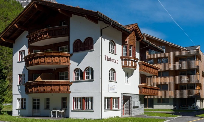 Saas Grund Apartamento | Casa Antares – Montela Holiday Stay by Interhome