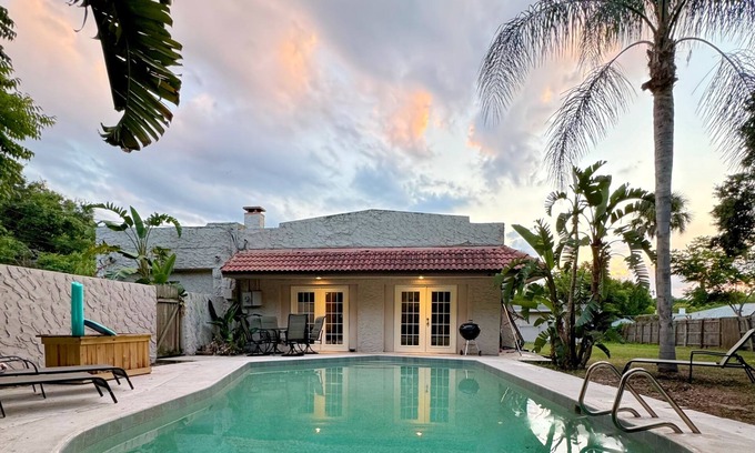 Cocoa Casa | Casa Antigua: Historic Villa with POOL & FIRE-PIT