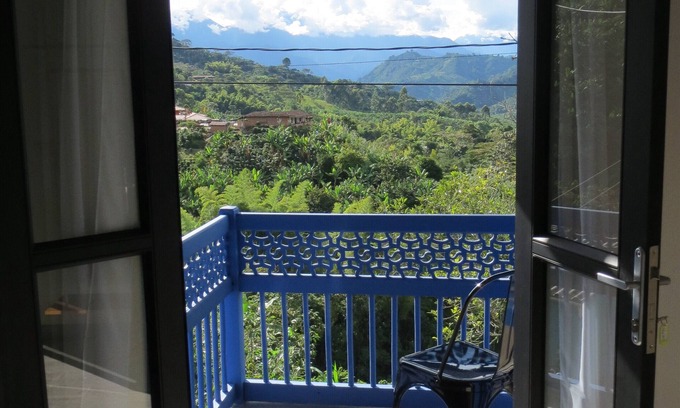 Jardin Cama Y Desayuno | Casa Azul La Garrucha