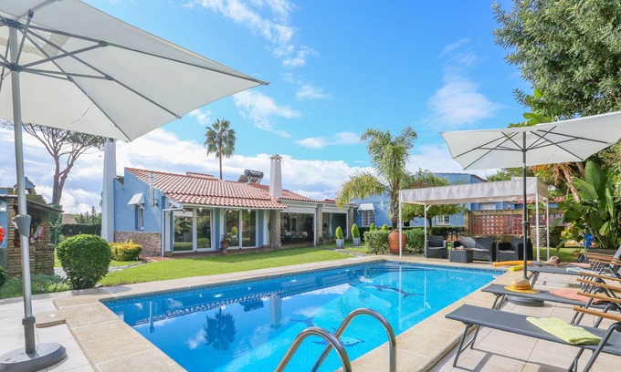 Aljaraque Casa | CASA AZUL - SUITE VERDE - Fantástica habitación con baño privado, piscina compartida y