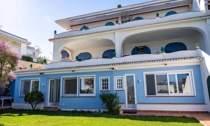 Capo Peloro Apartamento | Casa Azzurra apartment with garden by the sea