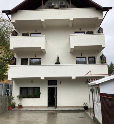 Caciulata Casa | Casa BABI