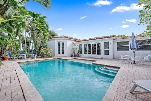 Southside Casa | Casa Balsinde - Delight in a Private Pool in the Southern End of West Palm