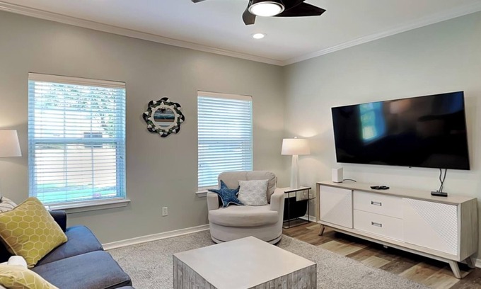 Avalon Beach Estates Casa | Casa Bao | Community Pool + Pet-Friendly + 4 Adult Bikes Included