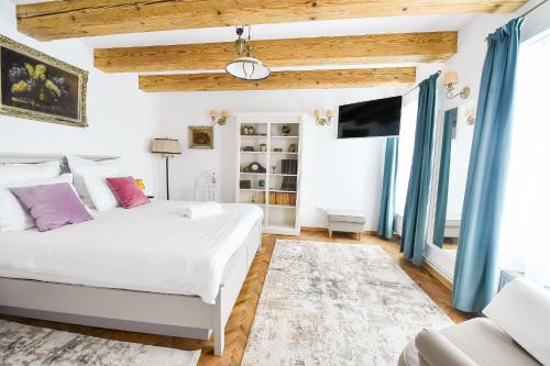 Brasov City Centre Hotel | Casa Baritiu Rooms