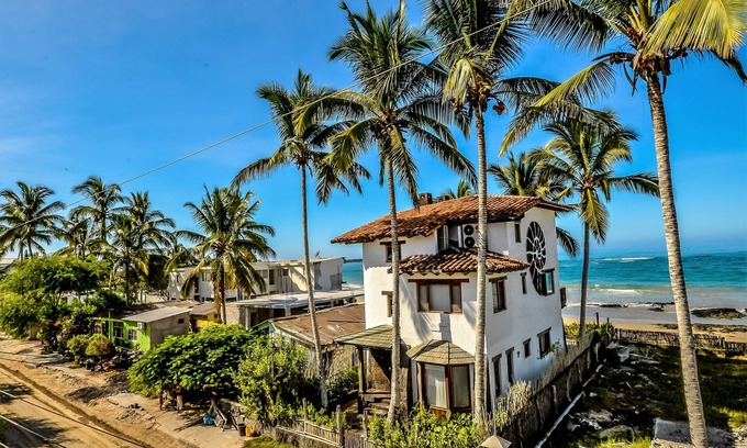 Puerto Villamil Casa | Casa Baronesa Waterfront Villa