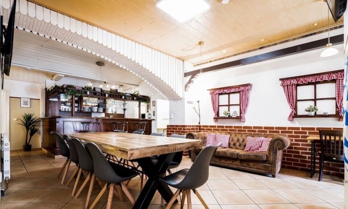 Echarding Casa | BAR Casa BARvaria ※ Increíble 8BR ※ ENORME ※ Con un BAR ※ 300 metros cuadrados