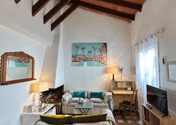 Urbanización Pinos Verdes Casa | Casa Bela, casa reformada en Marbella muy cerca de la playa