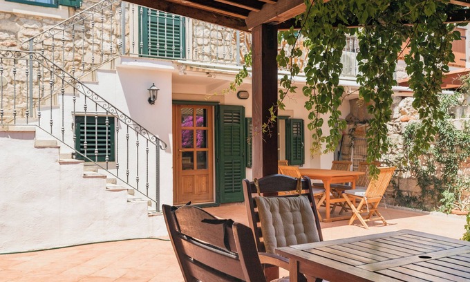 Vrboska Cabaña | Casa Belinda | Quaint Village Stone Cottage on Hvar Island